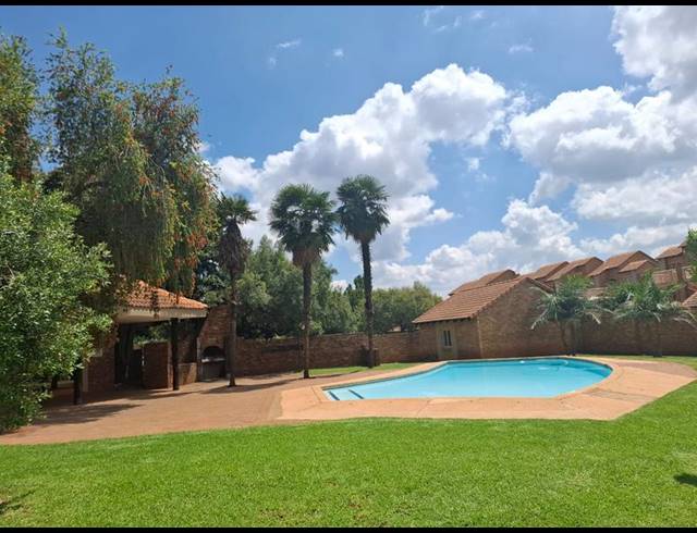 2 BEDROOM TOWNHOUSE FOR SALE IN OLYMPUS AH